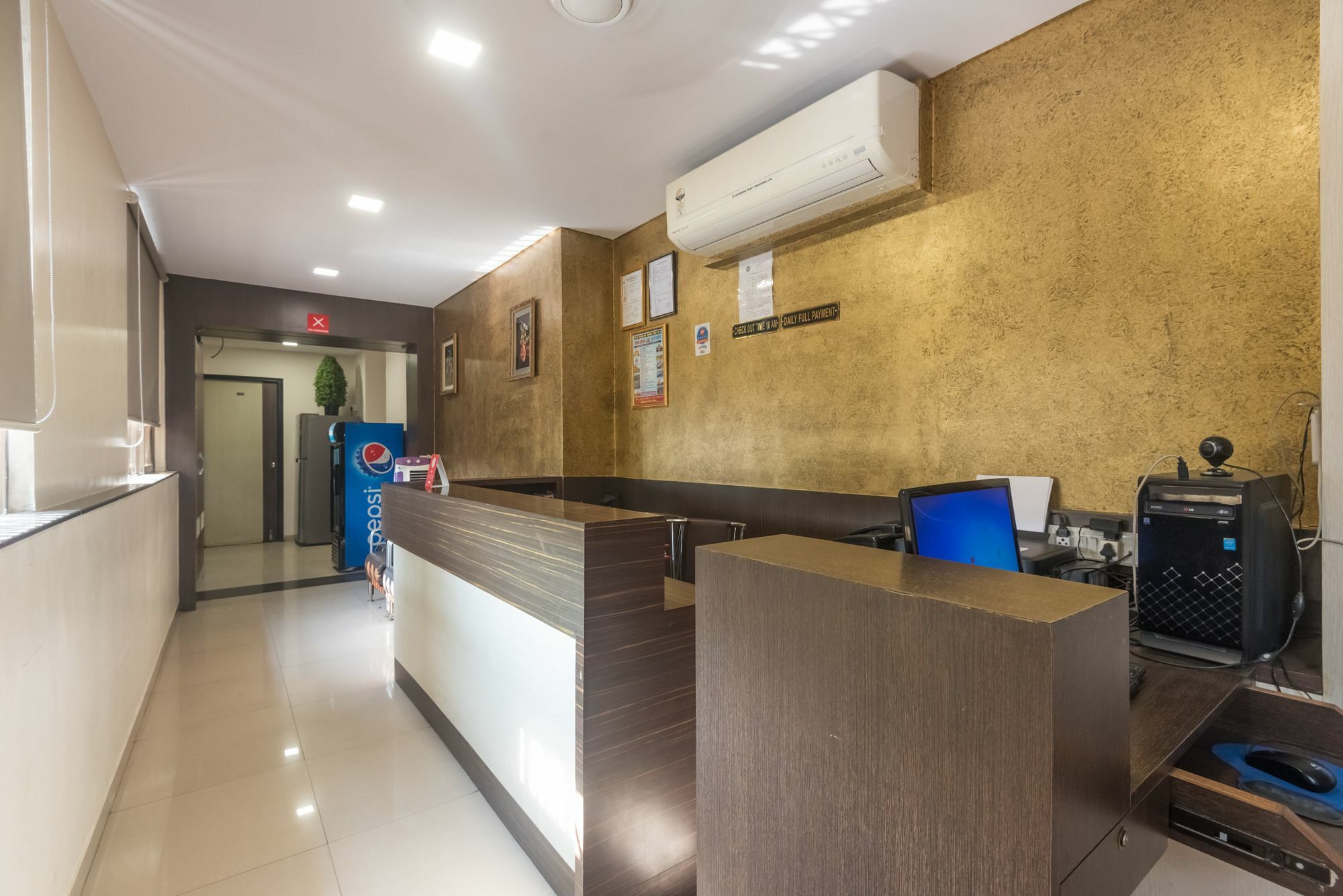 Hotel Minerva Residency Mumbai Luaran gambar